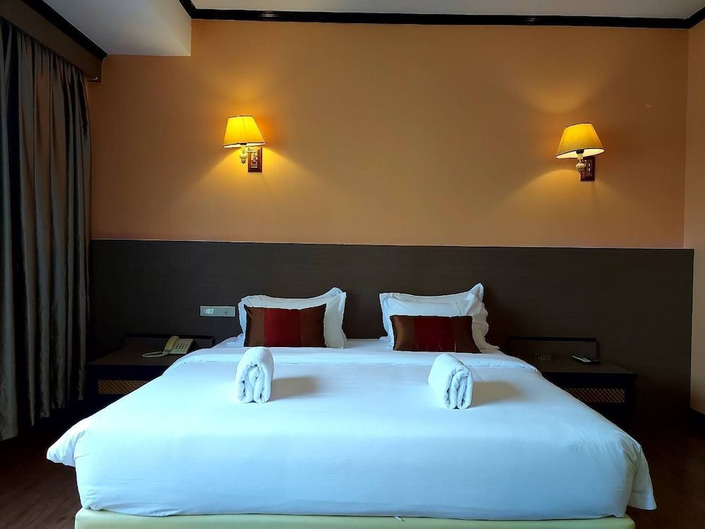 M Hotel Danok Deluxe Room, 1 King Bed 3