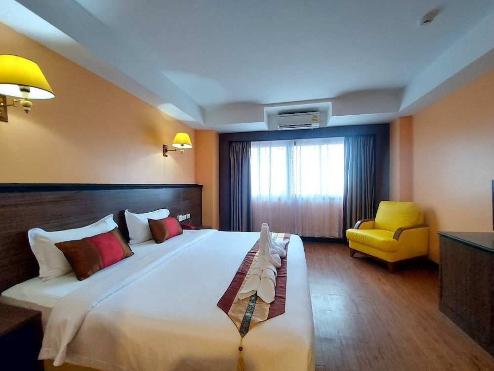 M Hotel Danok Standard Room, 1 King Bed 4