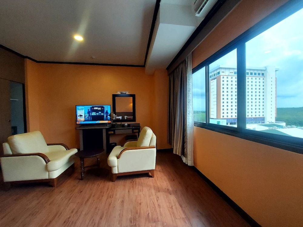 M Hotel Danok Deluxe Room, 1 King Bed 10