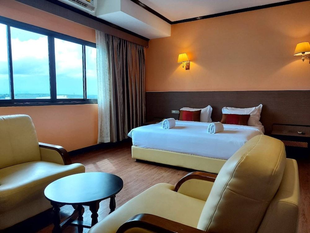 M Hotel Danok Deluxe Room, 1 King Bed 2