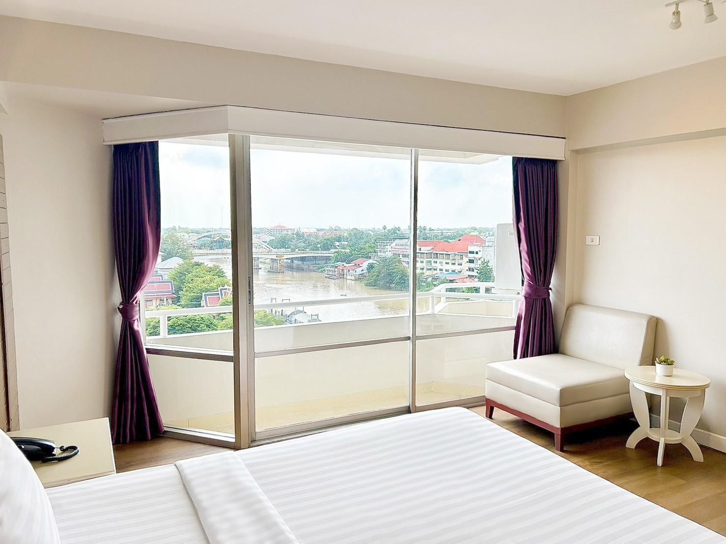 Ayothaya Riverside Hotel Deluxe River View Room 2