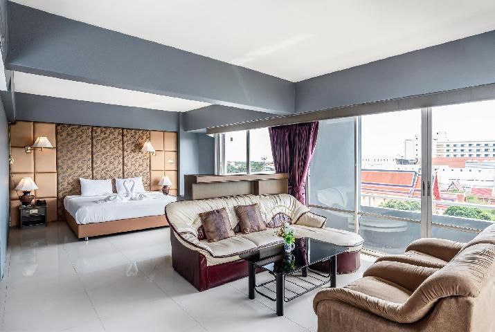 Ayothaya Riverside Hotel Executive Suite River View 2