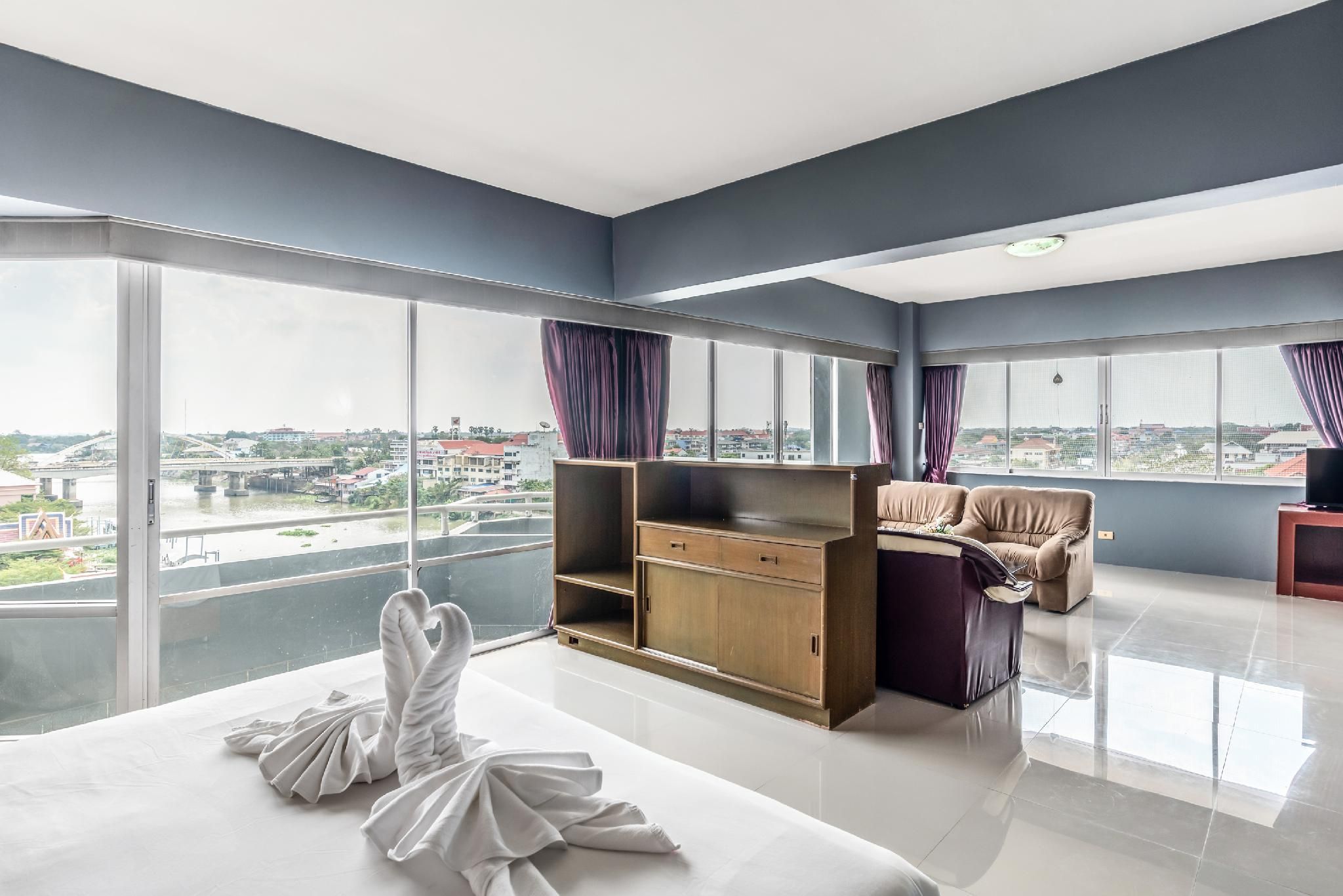 Ayothaya Riverside Hotel Executive Suite River View