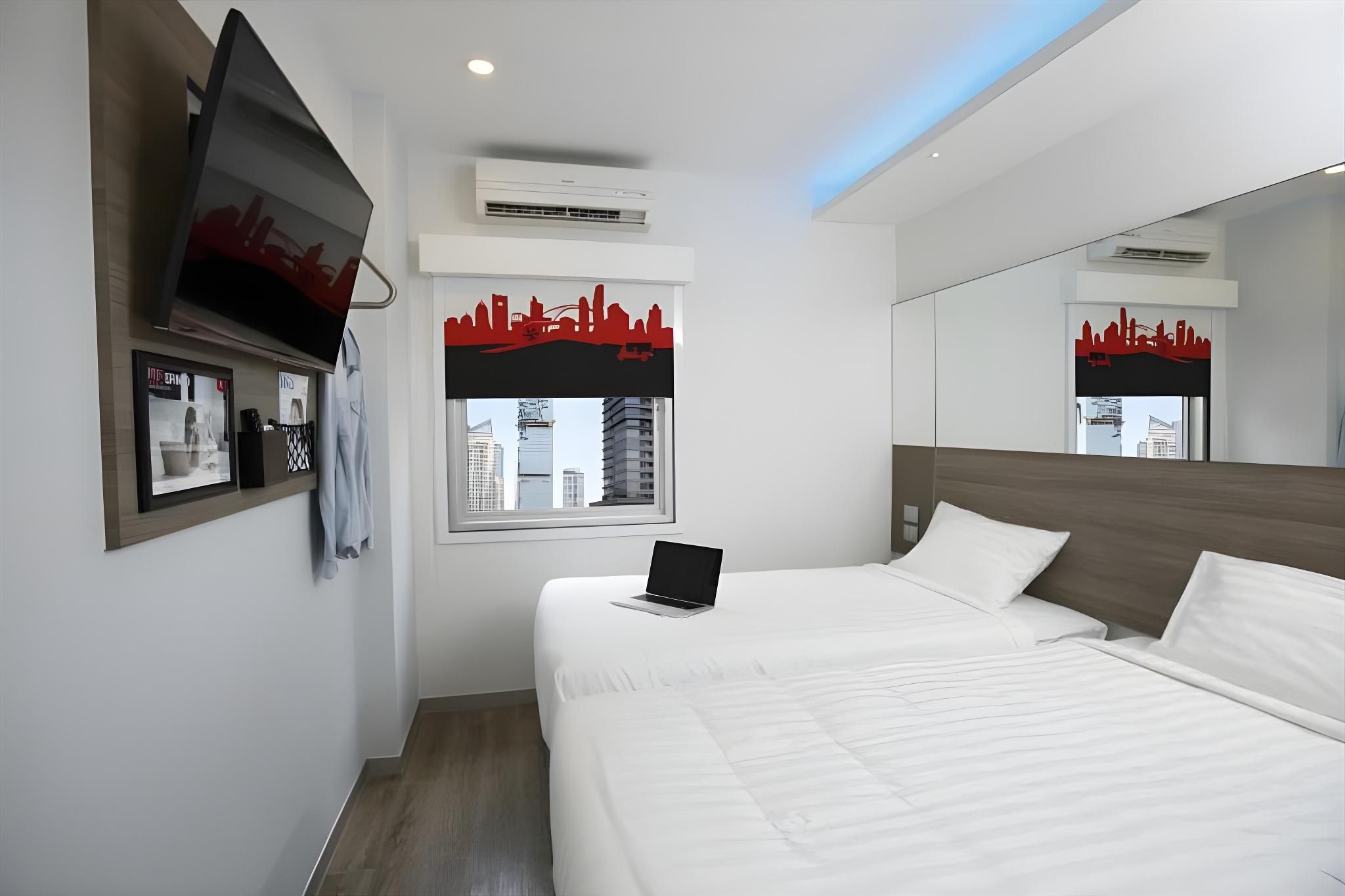 Easy Planet Bangkok Surawong Standard Twin Room 10