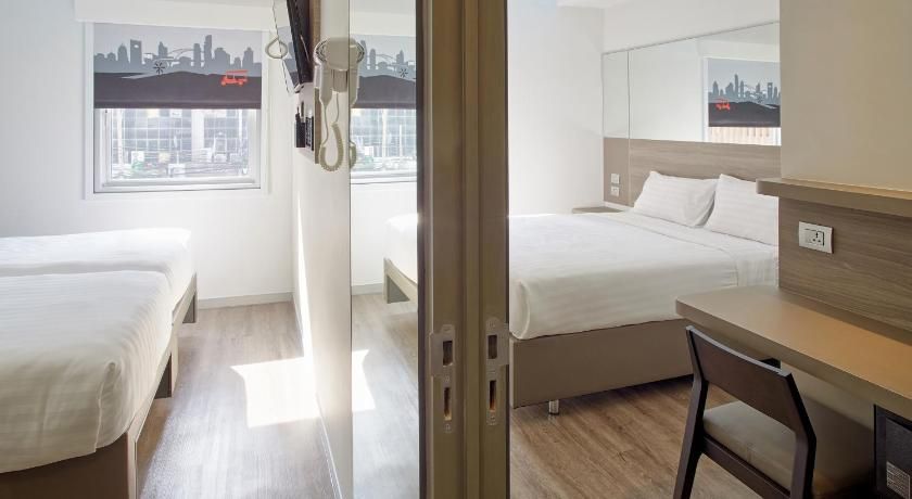 Easy Planet Bangkok Surawong Standard Twin Room 4