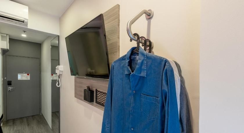 Easy Planet Bangkok Surawong Standard Twin Room 19