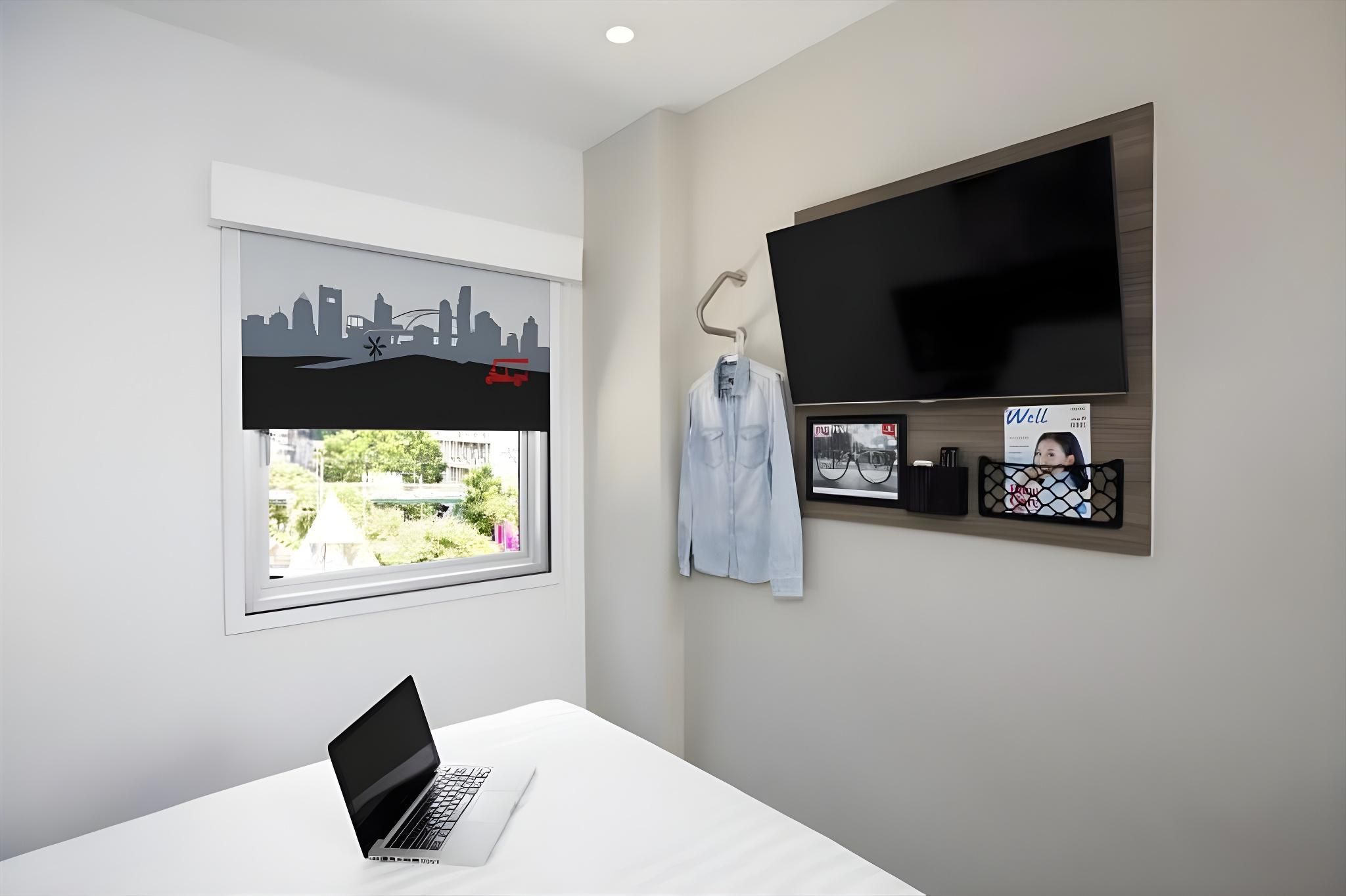 Easy Planet Bangkok Surawong Standard Twin Room 21