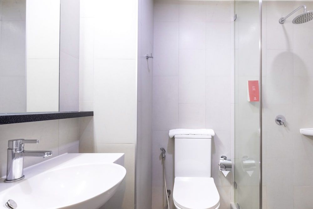 Easy Planet Bangkok Surawong Standard Twin Room 8