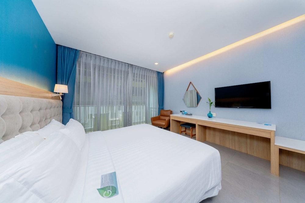 BlueSotel Krabi Ao Nang Beach Superior Room with Balcony 2