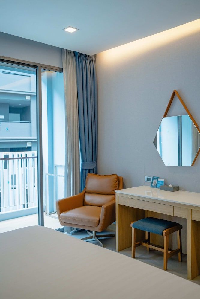 BlueSotel Krabi Ao Nang Beach Superior Room with Balcony 10