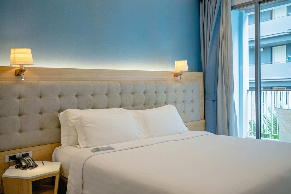 BlueSotel Krabi Ao Nang Beach Superior Room with Balcony 6