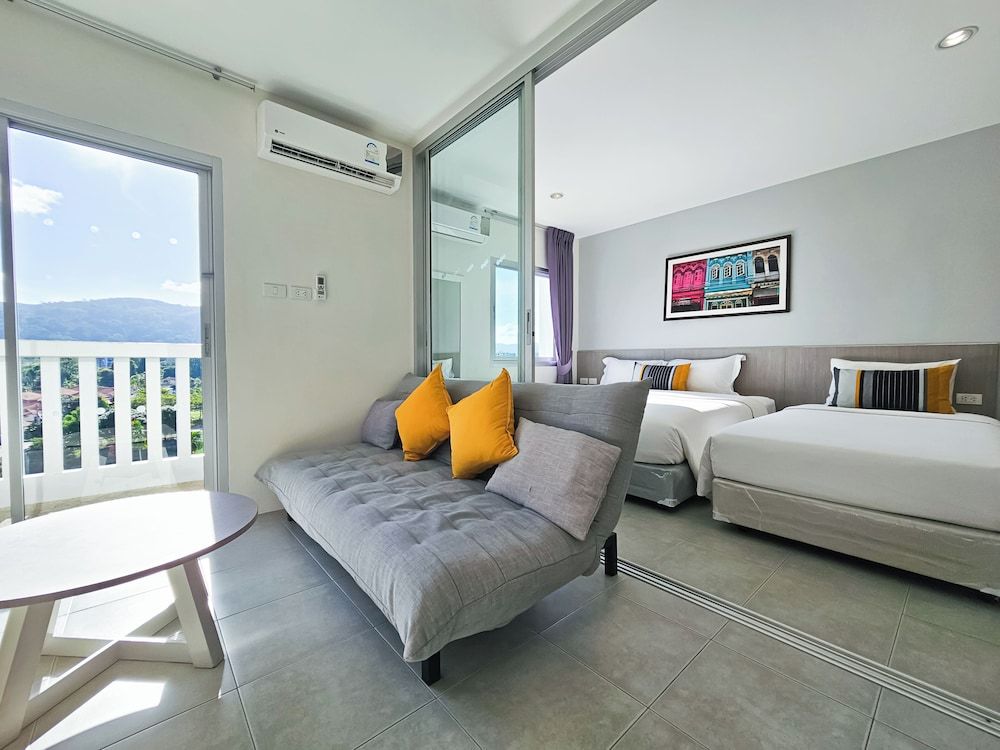 Recenta Suite Phuket Suanluang Executive Triple Room 10
