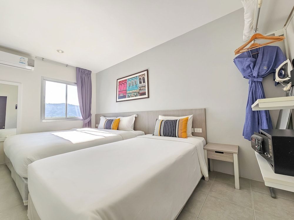 Recenta Suite Phuket Suanluang Executive Triple Room 7