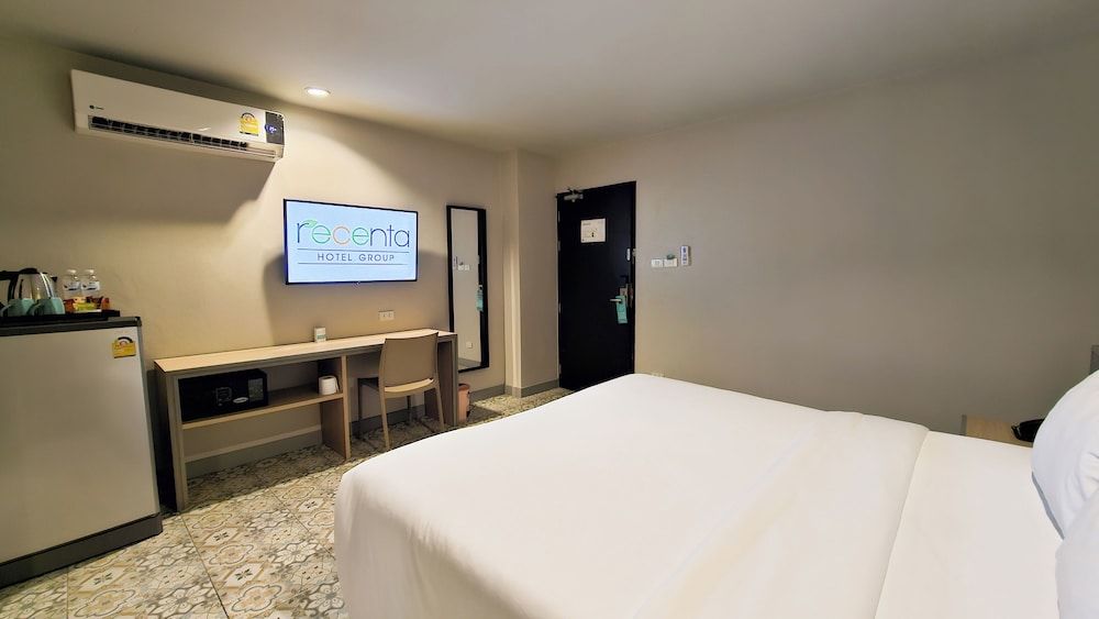 Recenta Suite Phuket Suanluang Superior Double Room, Bathtub 8