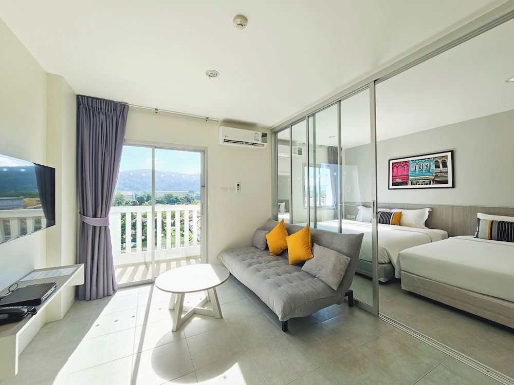 Recenta Suite Phuket Suanluang Executive Triple Room 9