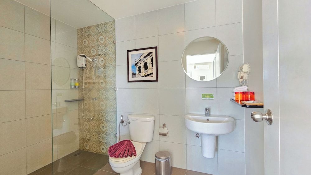 Recenta Suite Phuket Suanluang Executive Triple Room 15