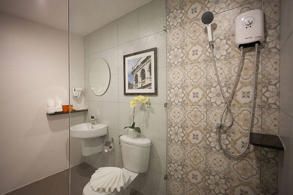 Recenta Suite Phuket Suanluang Superior Double Room, Bathtub 13