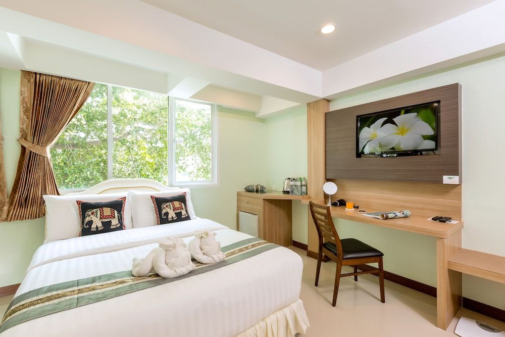 undefined RoomQuest Suvarnabhumi Airport Rom Klao 9