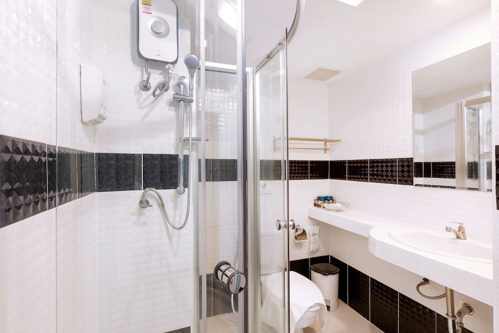 RoomQuest Suvarnabhumi Airport Rom Klao Standard Double Room 6