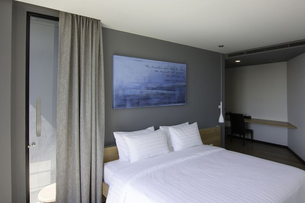 Kalm Bangsaen Hotel Pool View 2