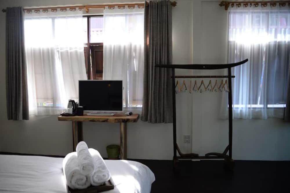 Nawa Saraan Superior Room 6