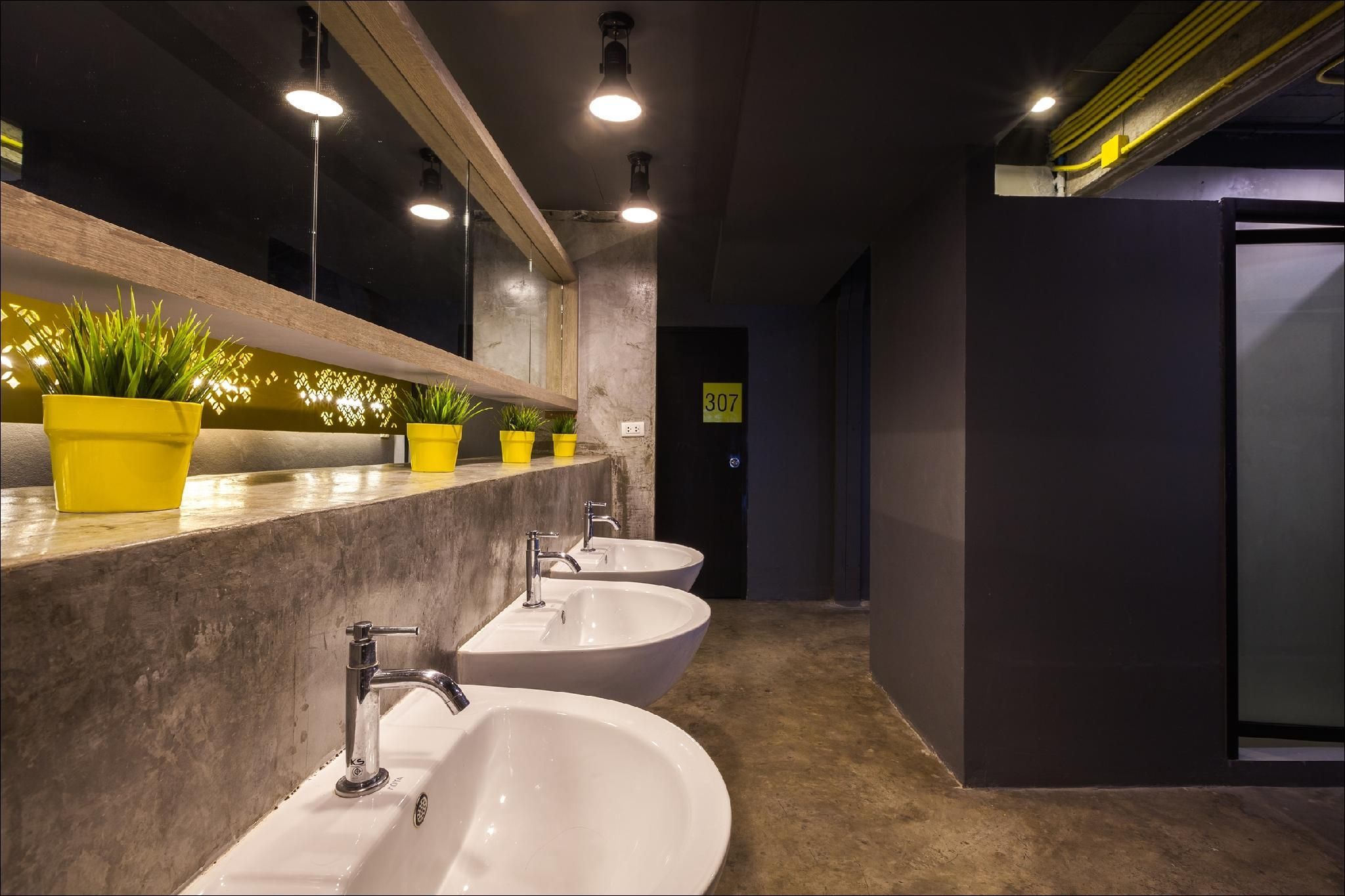 Quadruple with Shared Bathroom