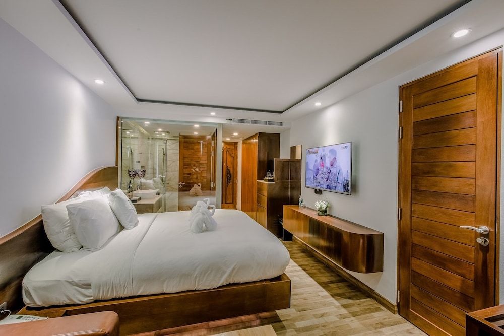 The Privilege Hotel Ezra Beach Club Deluxe Room 4