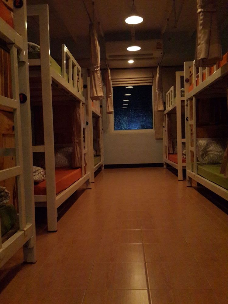 undefined Eat - Ting Cafe and Hostel