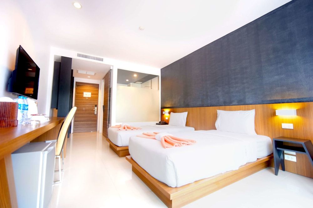 Phoenix Grand Hotel Superior Twin Room 5