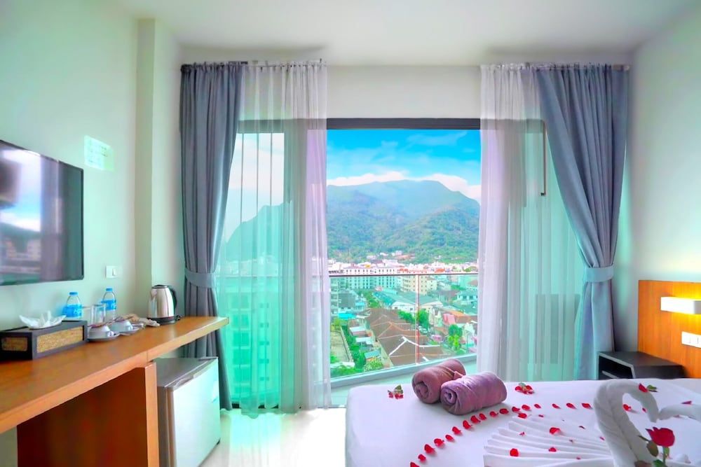 Phoenix Grand Hotel Superior Double Room 17