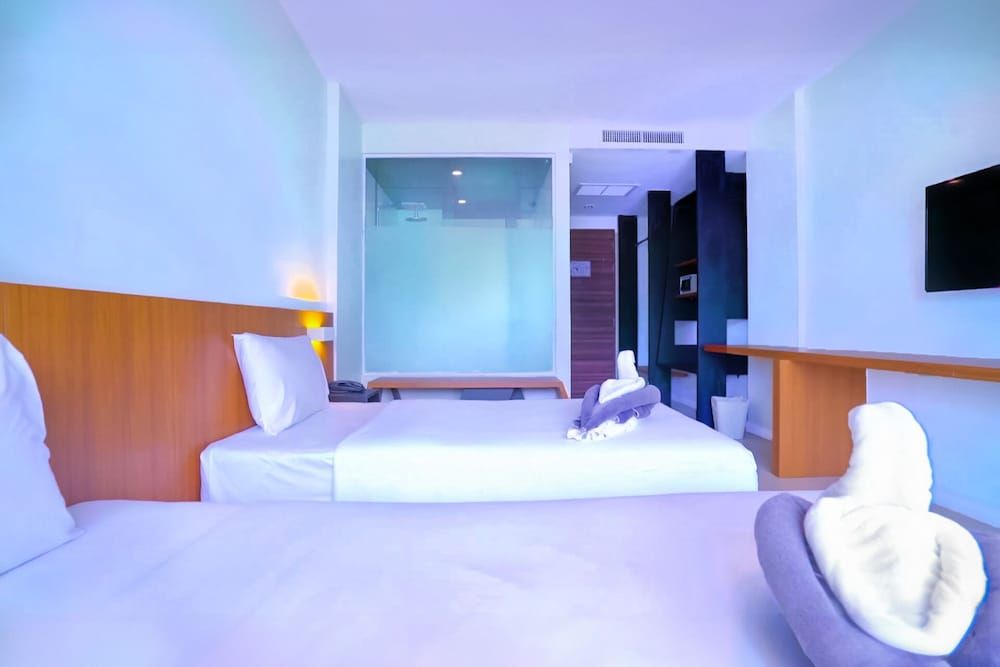 Phoenix Grand Hotel Superior Twin Room 7