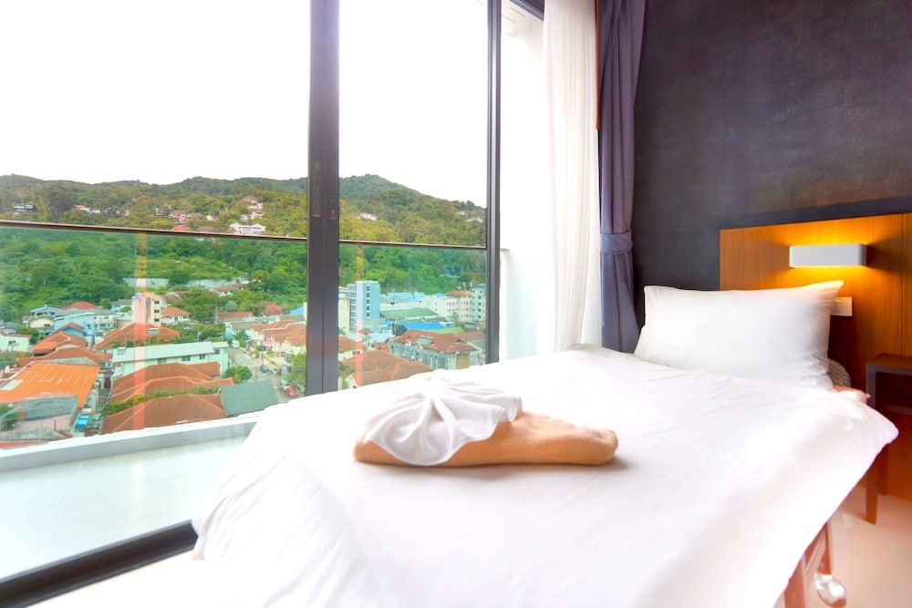 Phoenix Grand Hotel Superior Twin Room 8