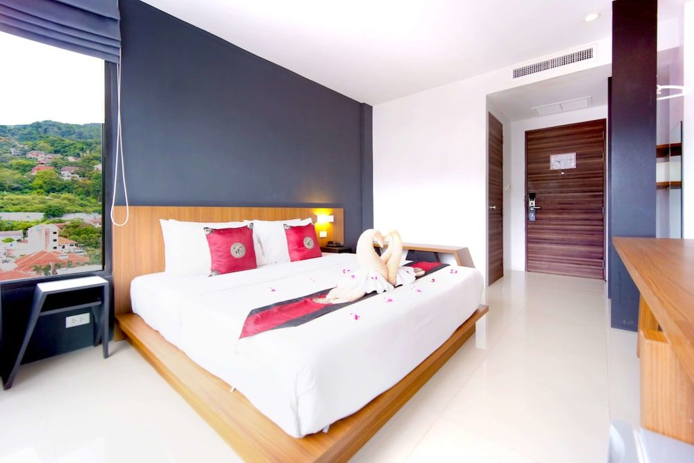 Phoenix Grand Hotel Superior Double Room 5