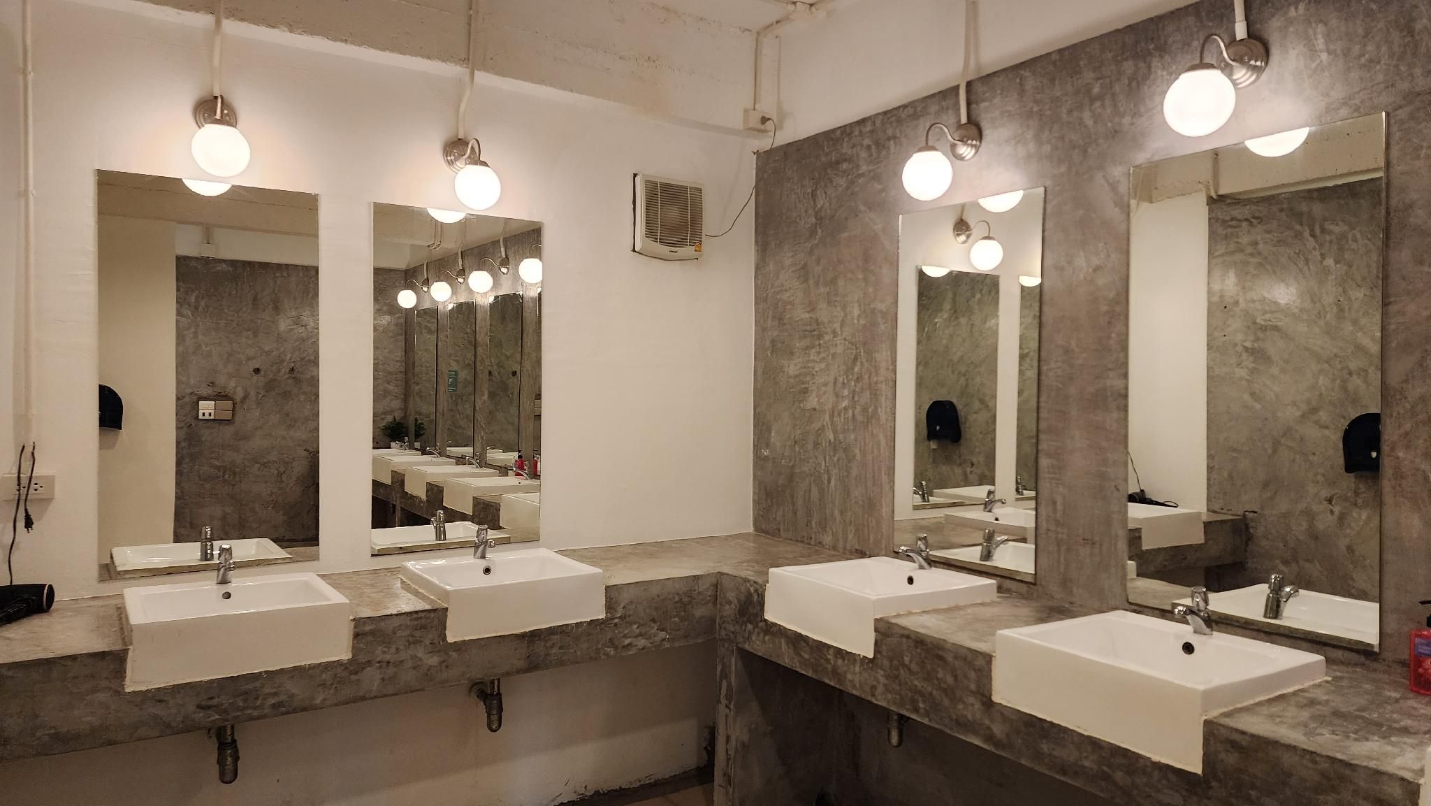 Private - 6 Bed Female Dormitory Room