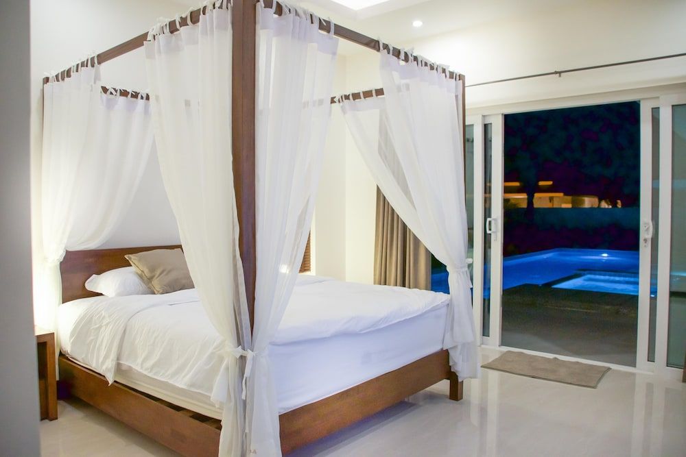 Tulip House 3 Bedrooms with Private Pool