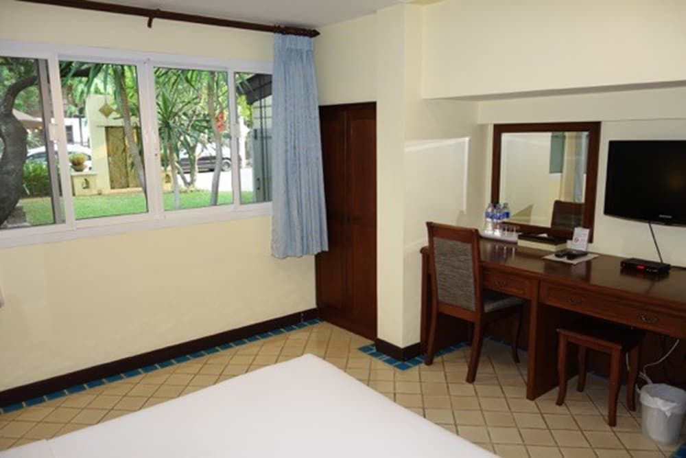 Bunthomstan Guesthouse Deluxe Double Room, 1 Double Bed 5