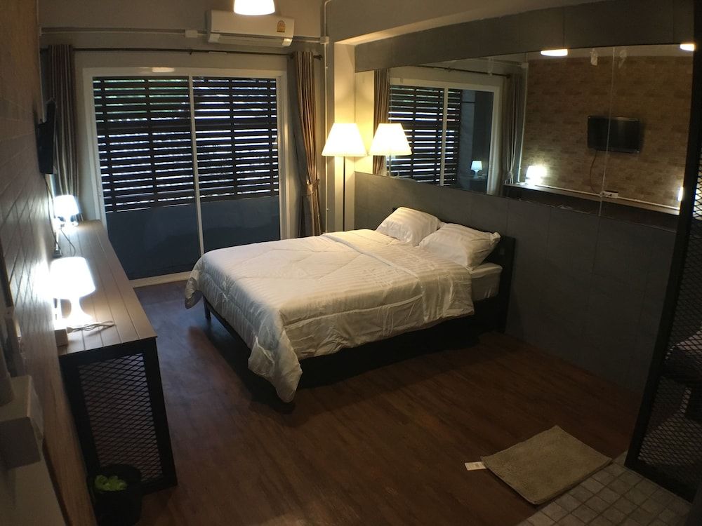 Popcorn House Ratchada Double Room with Shower 2