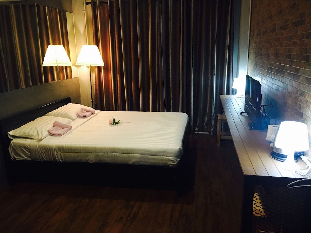 Popcorn House Ratchada Double Room with Shower 6