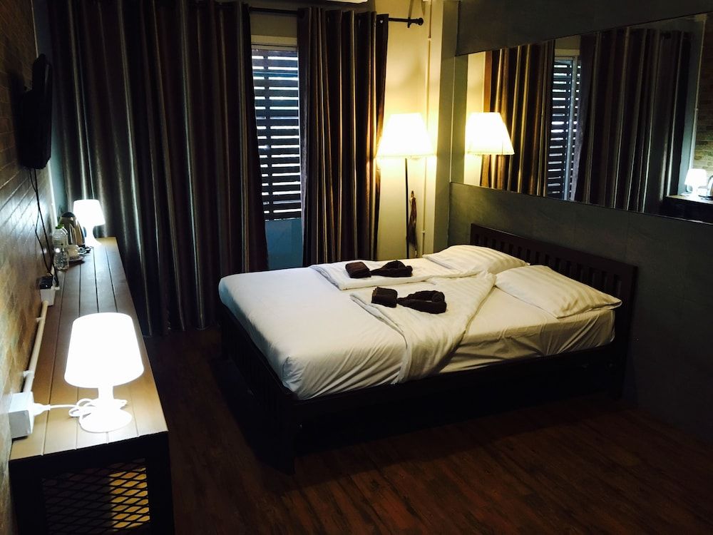 Popcorn House Ratchada Double Room with Shower