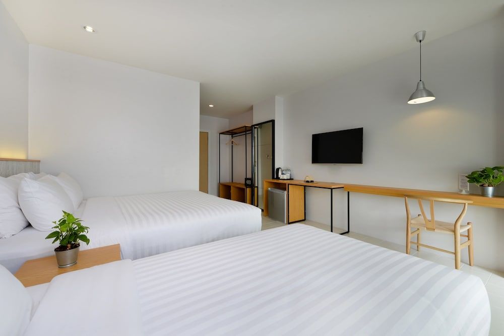 Superior Twin Room, City View