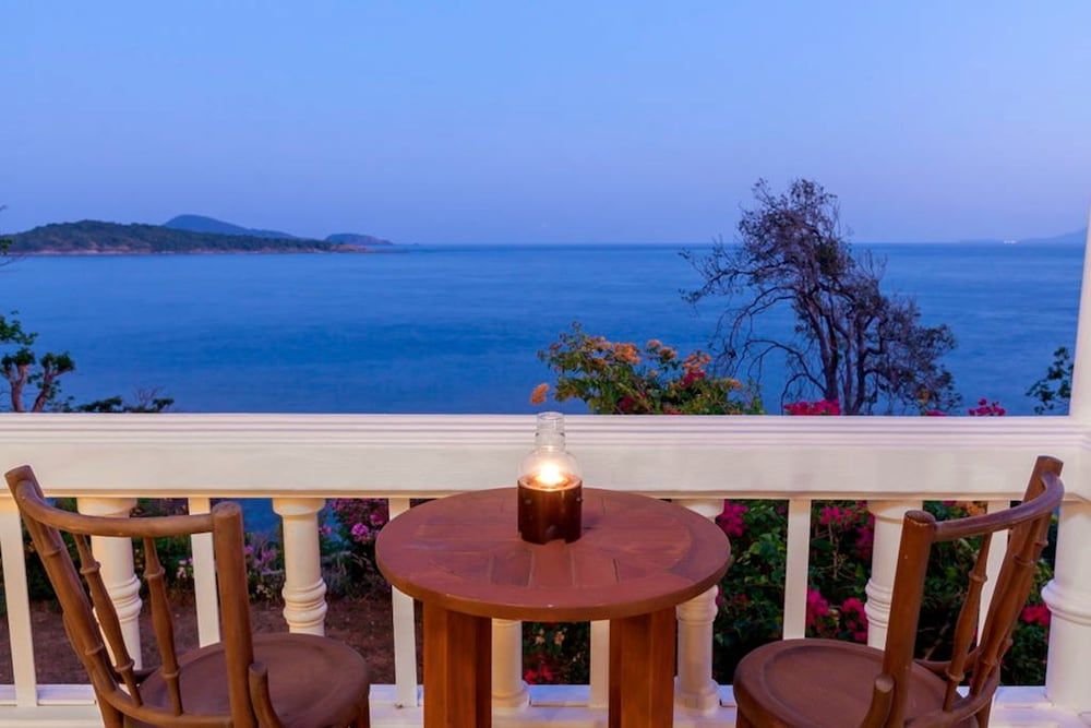 Baan Khunying – Secluded Phuket Beachfront Villa 3 Bedrooms Villa 6