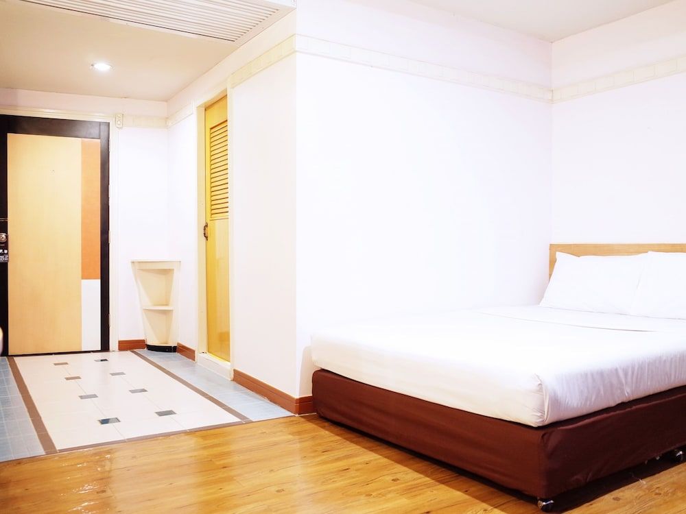 The Bavana Surawong Bangkok Superior Double Room 3