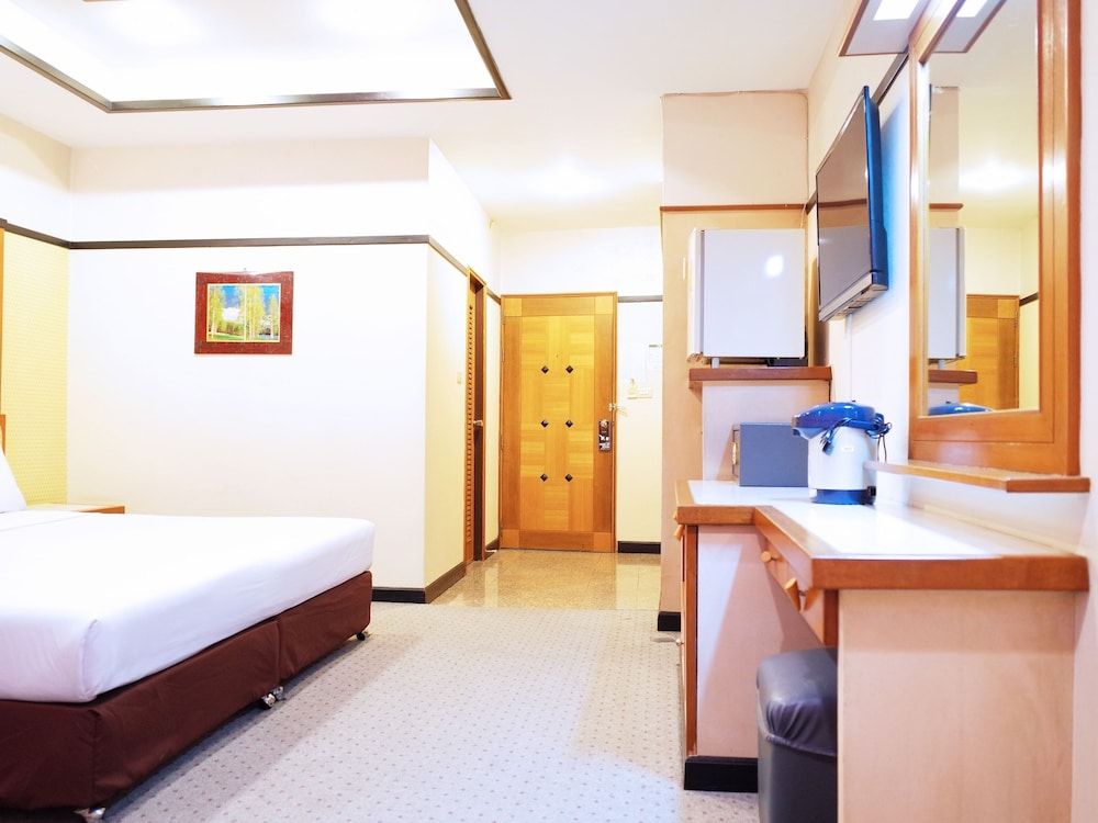 The Bavana Surawong Bangkok Deluxe Double or Twin Room 7