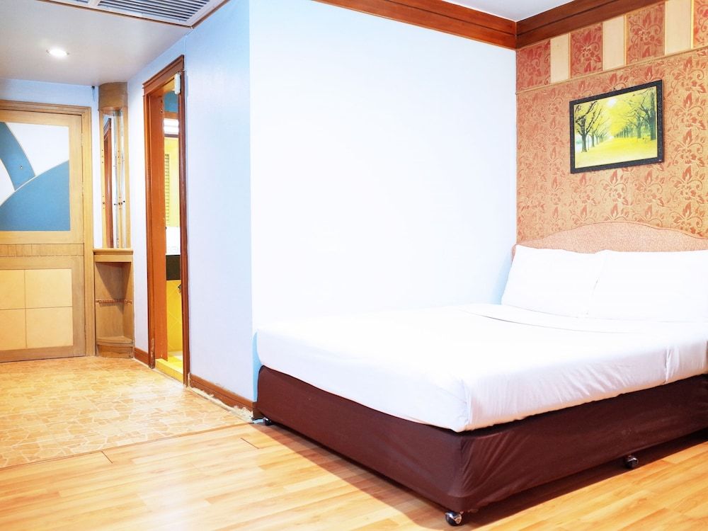 The Bavana Surawong Bangkok Superior Double Room 4