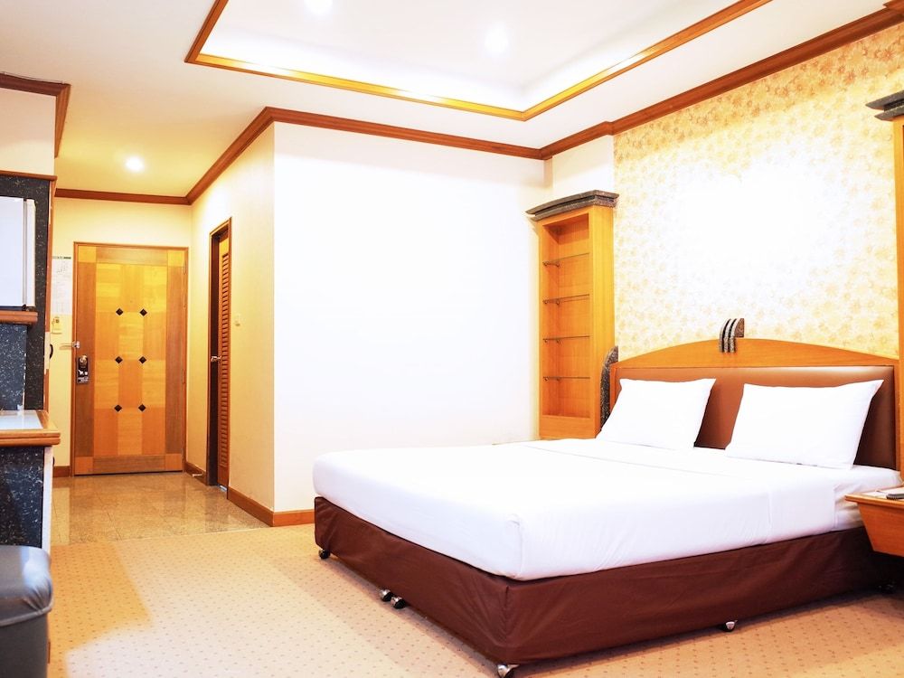 The Bavana Surawong Bangkok Deluxe Double or Twin Room 6