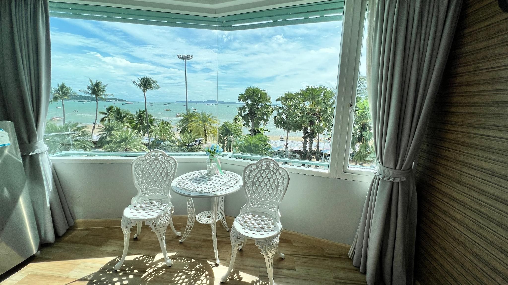 Executive Suite Triple Sea view
