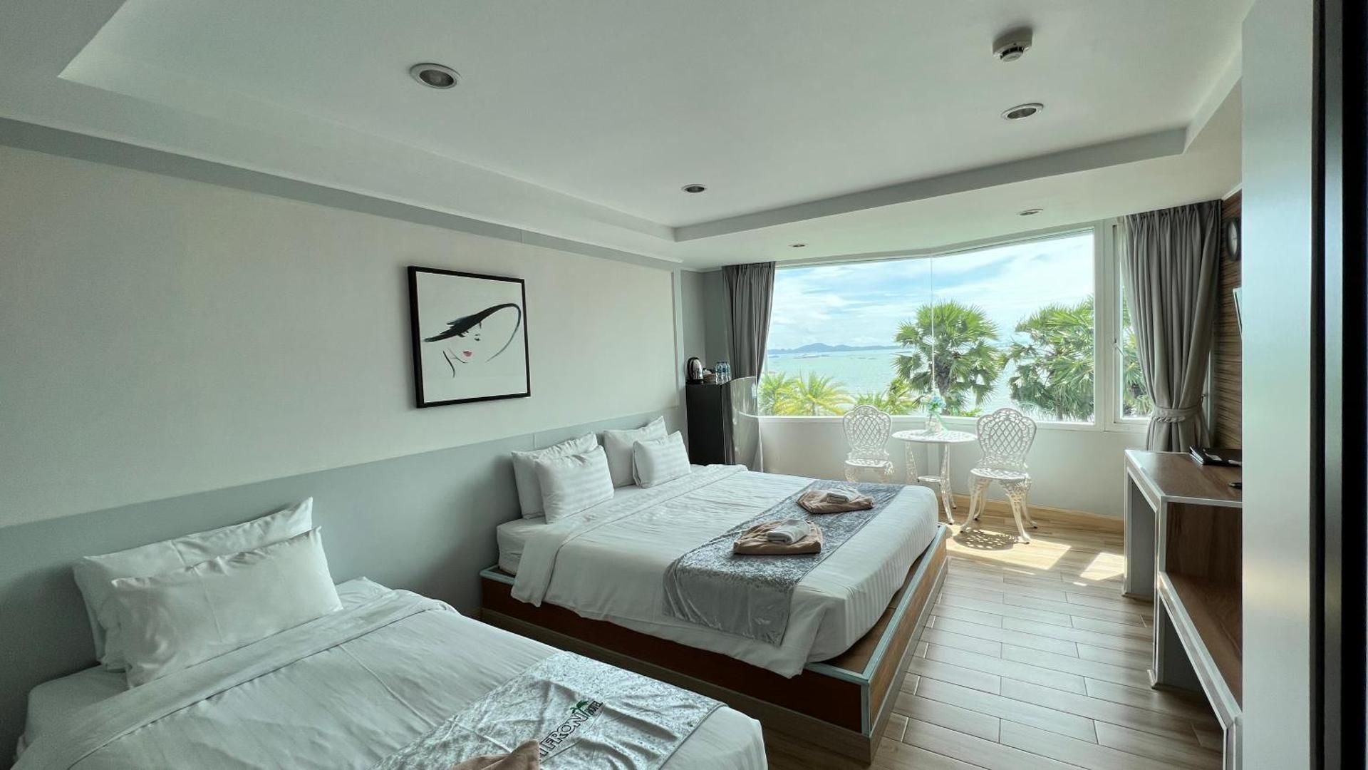 Executive Suite Triple Sea view