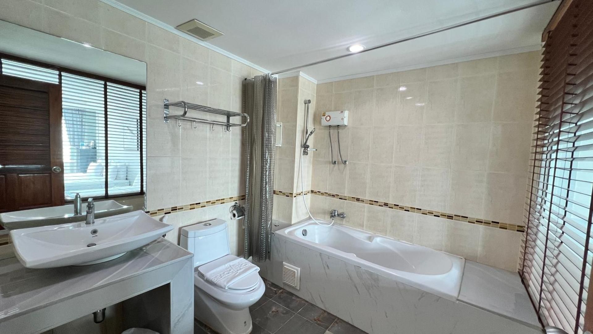 Executive Suite Triple Sea view