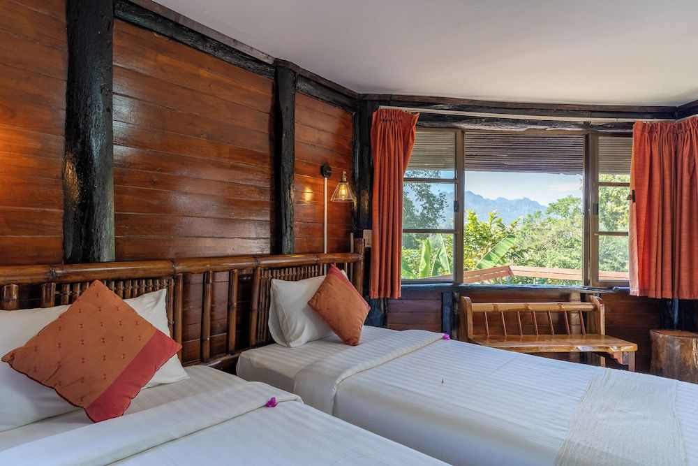 Pung-waan Resort Kanchanaburi Deluxe Twin Room 2