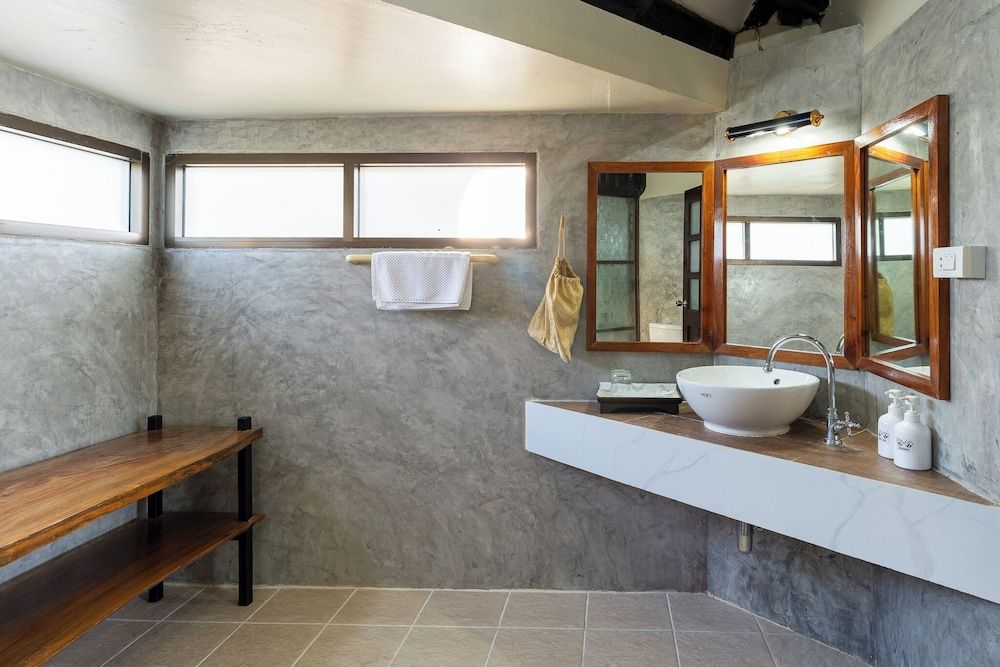 Pung-waan Resort Kanchanaburi Deluxe Double Room 9